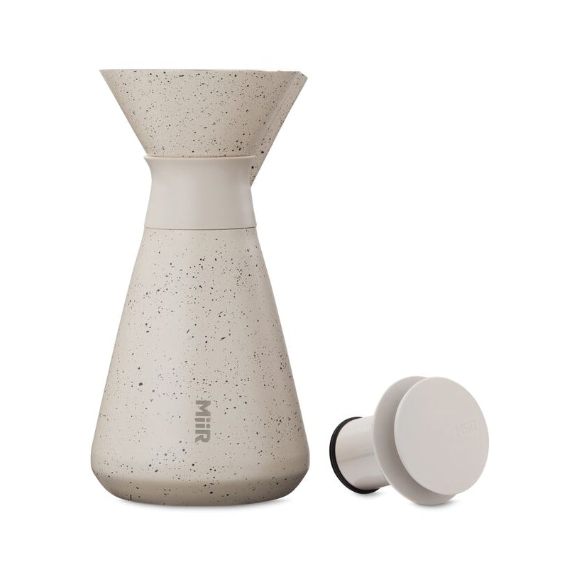 new-standard-carafe-q9 WebPDP-33oz_New_Standard_Carafe_Desert_Tan_Speckle_Studio__CAR1SVOS224_Front_Lid_Staged.jpg