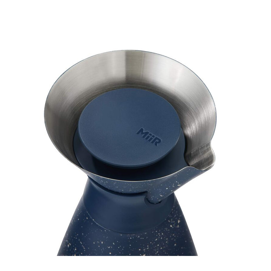 new-standard-carafe-q9 WebPDP-33oz_New_Standard_Carafe_Tidal_Blue_Speckle_Studio__CAR1SVOS225_45_Lid_Off.jpg