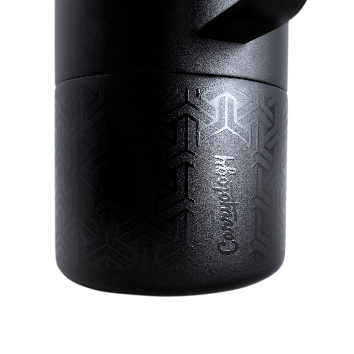 miir-x-carryology-tomo-c3 WebPDP-MiiR_x_Carryology_Tomo_Studio_Closeup__TOM1SV33402_12.10.25.jpg